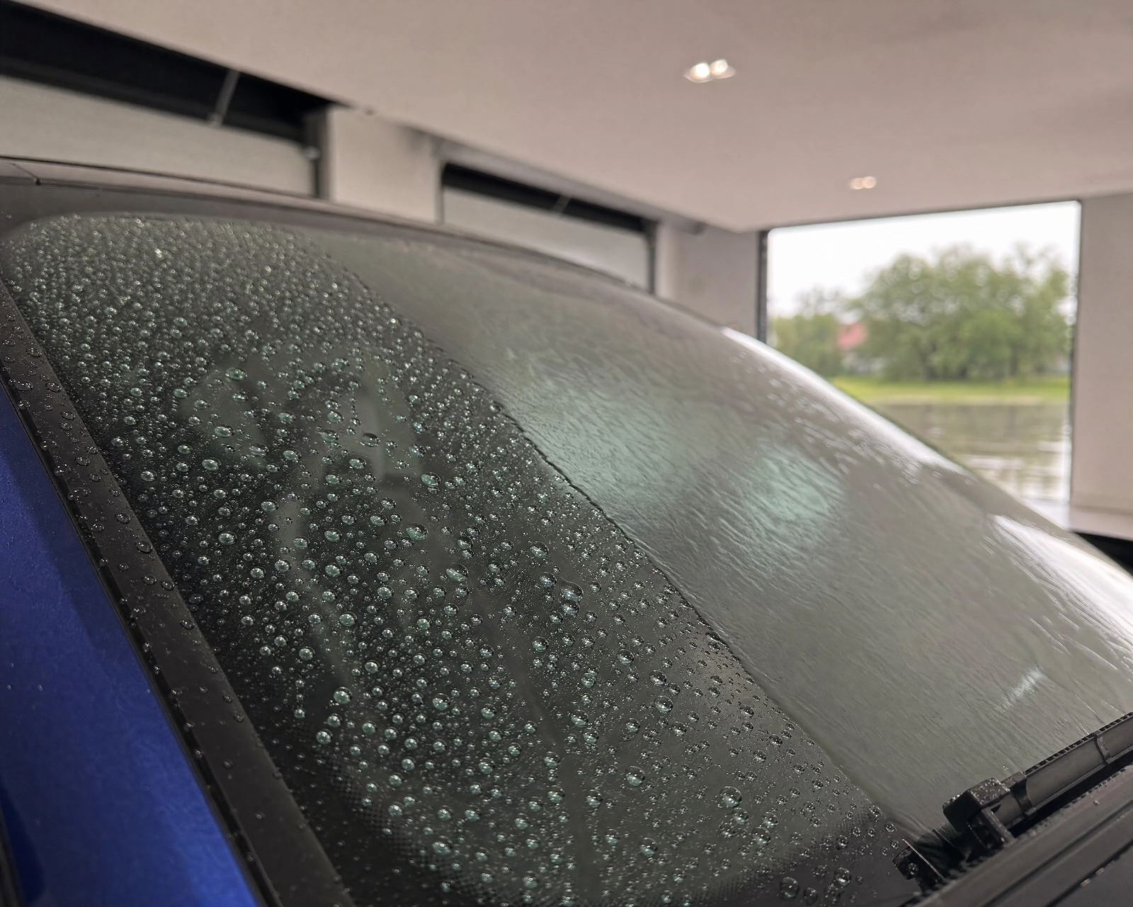 Scheibenversiegelung auf einer Fahrzeugscheibe bei BF Aufbereitung in Kienberg